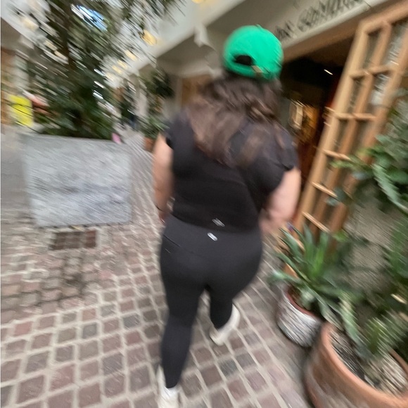 Meet your Posher, Nicole - Picture 1 of 1